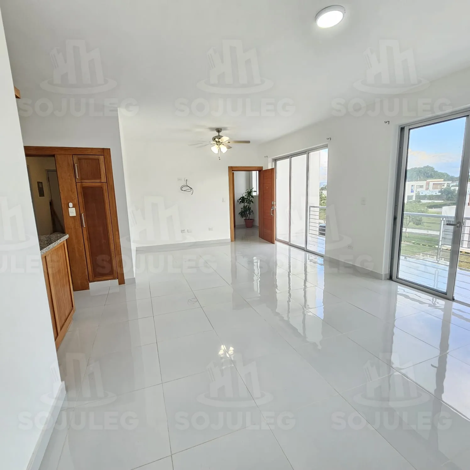 Espacioso Apartamento en Urbanización Cerrada — 3