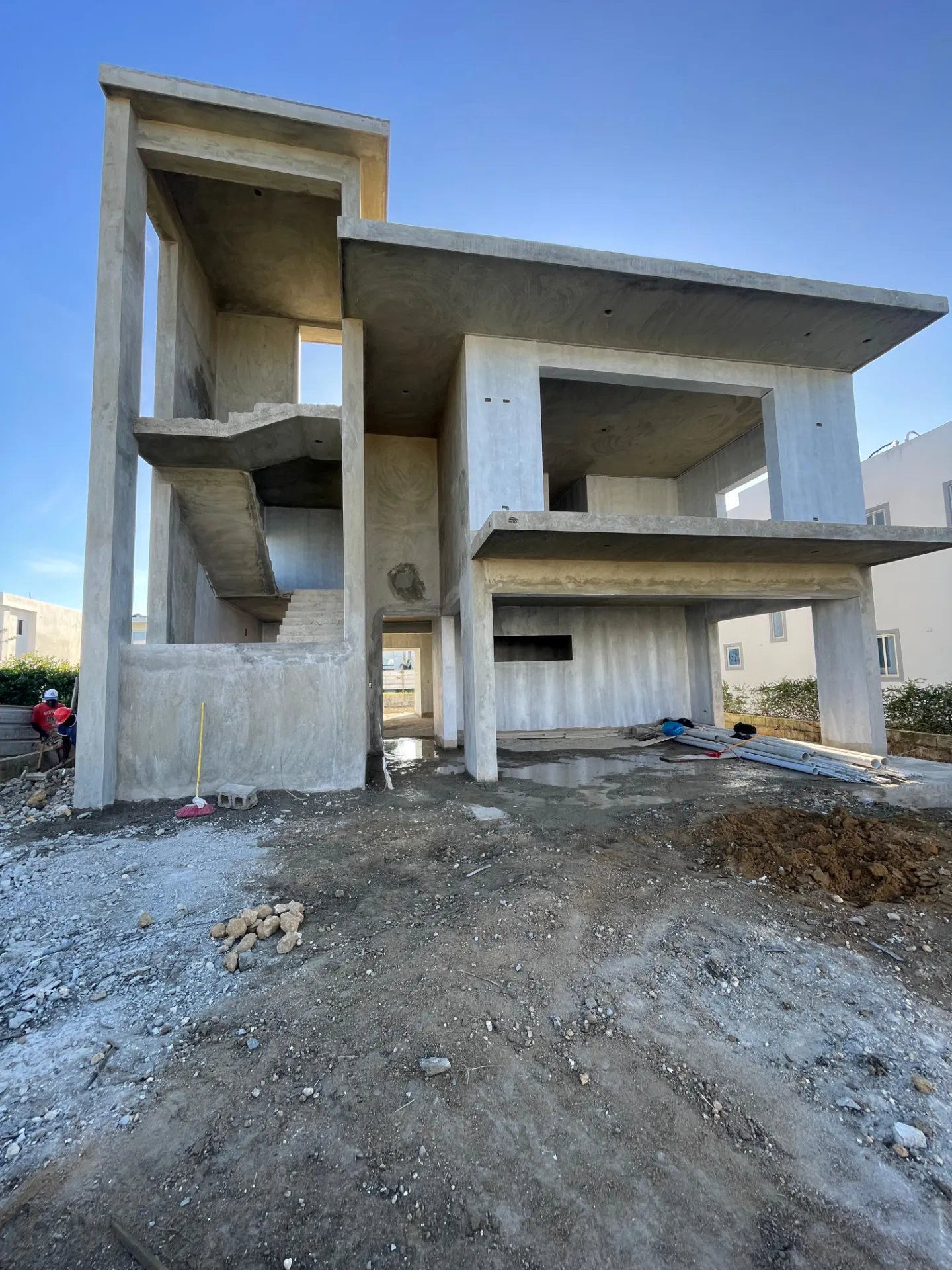 Espaciosa y Moderna Villa en Venta - En Construcción* — 2