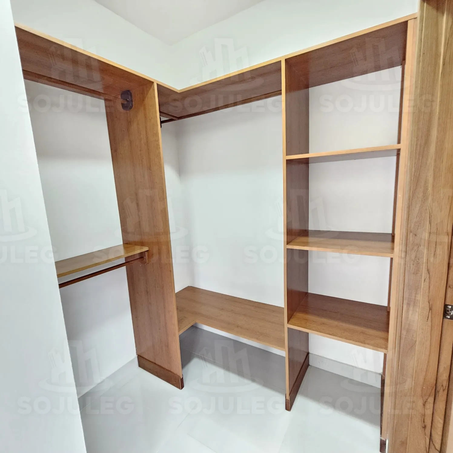 Espacioso Apartamento en Urbanización Cerrada — 4