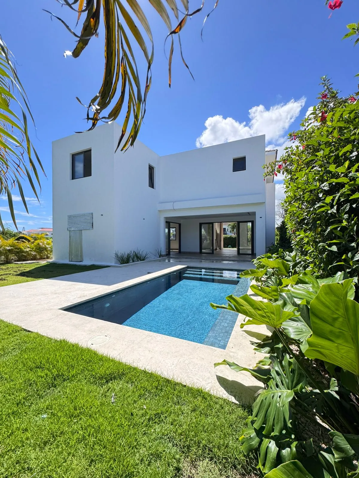 Nueva villa moderna en zona costera — 2