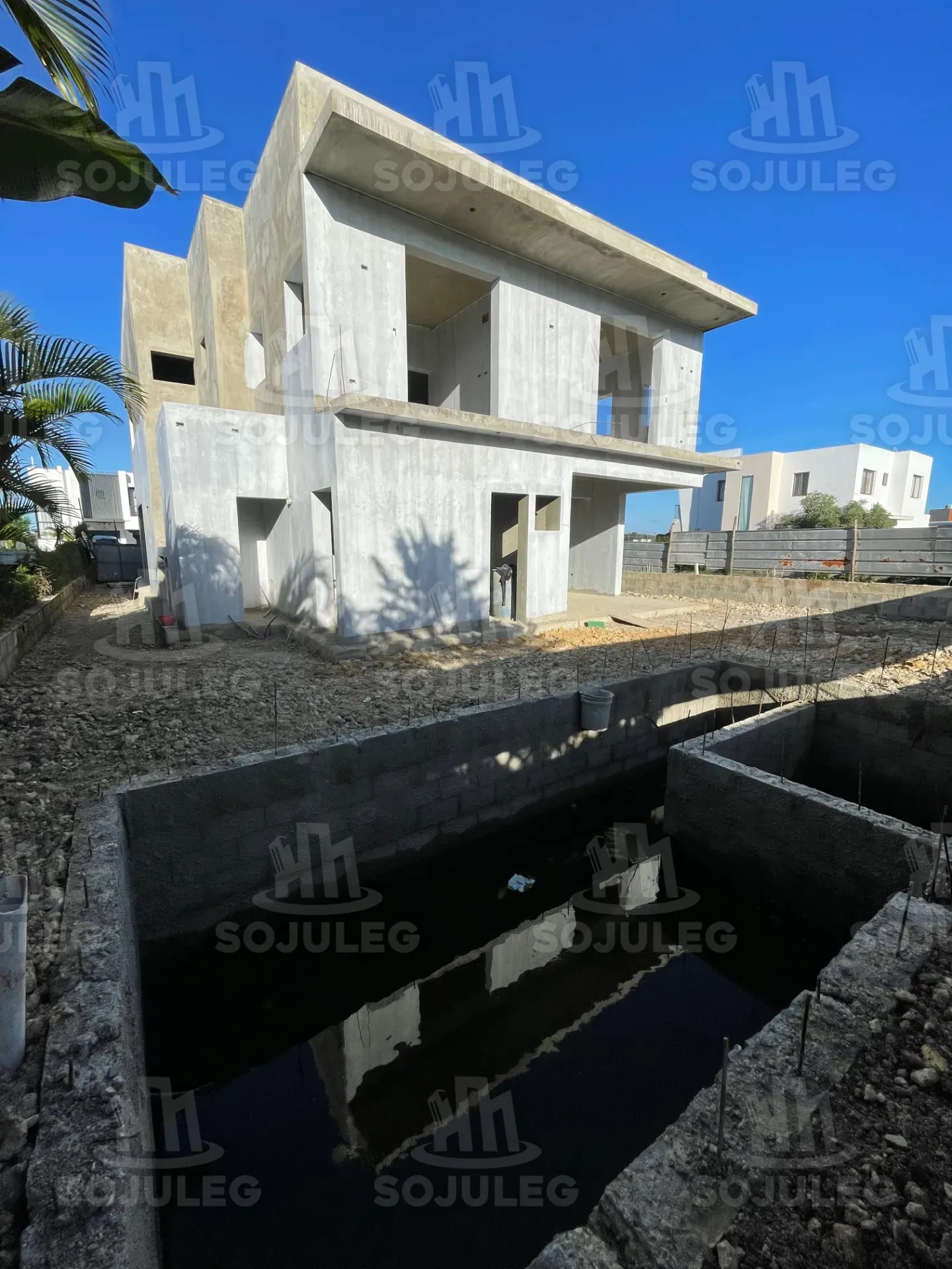 Espaciosa y Moderna Villa en Venta - En Construcción* — 5